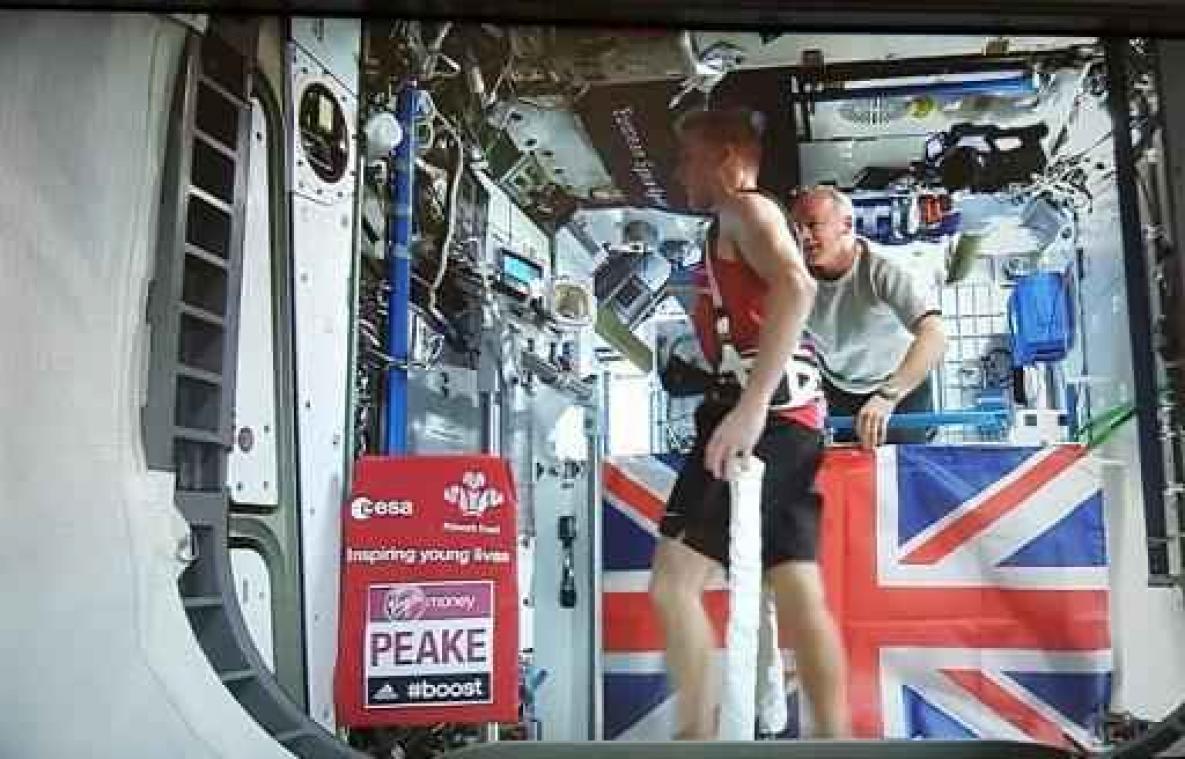 Britse astronaut Tim Peake loopt marathon in de ruimte
