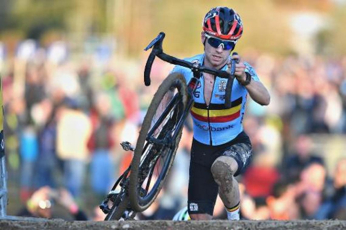 EK veldrijden - Iserbyt is blij met 2e plaats: "We legden Van der Poel heel lang vuur aan de schenen"