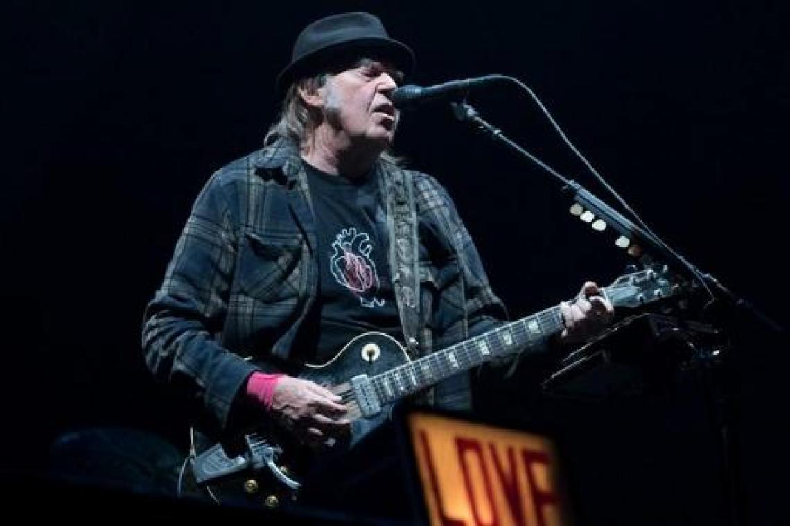 Neil Young wil Amerikaans staatsburger worden om te kunnen stemmen in 2020