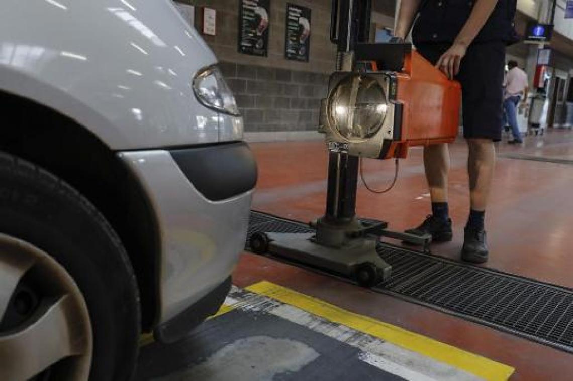 Vlaamse autokeuringscentra gaan strenger toezien op gebreken aan lichten
