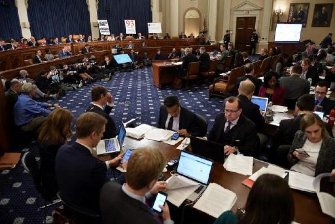 Eerste openbare hoorzitting voor impeachmentonderzoek tegen Trump van start gegaan