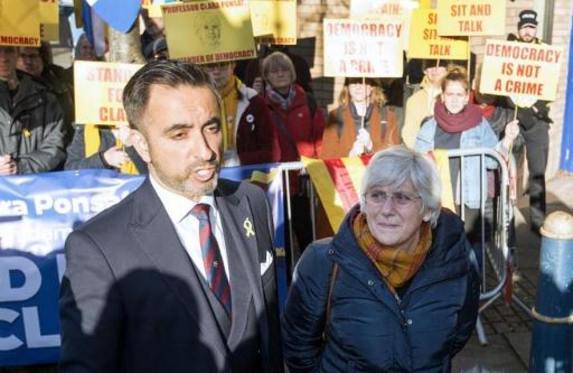 Door Spanje gezochte Catalaanse politica geeft zich aan bij Schotse politie