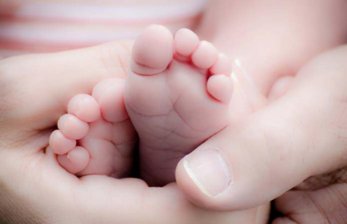 Baby van veganistische ouders sterft letterlijk van de honger