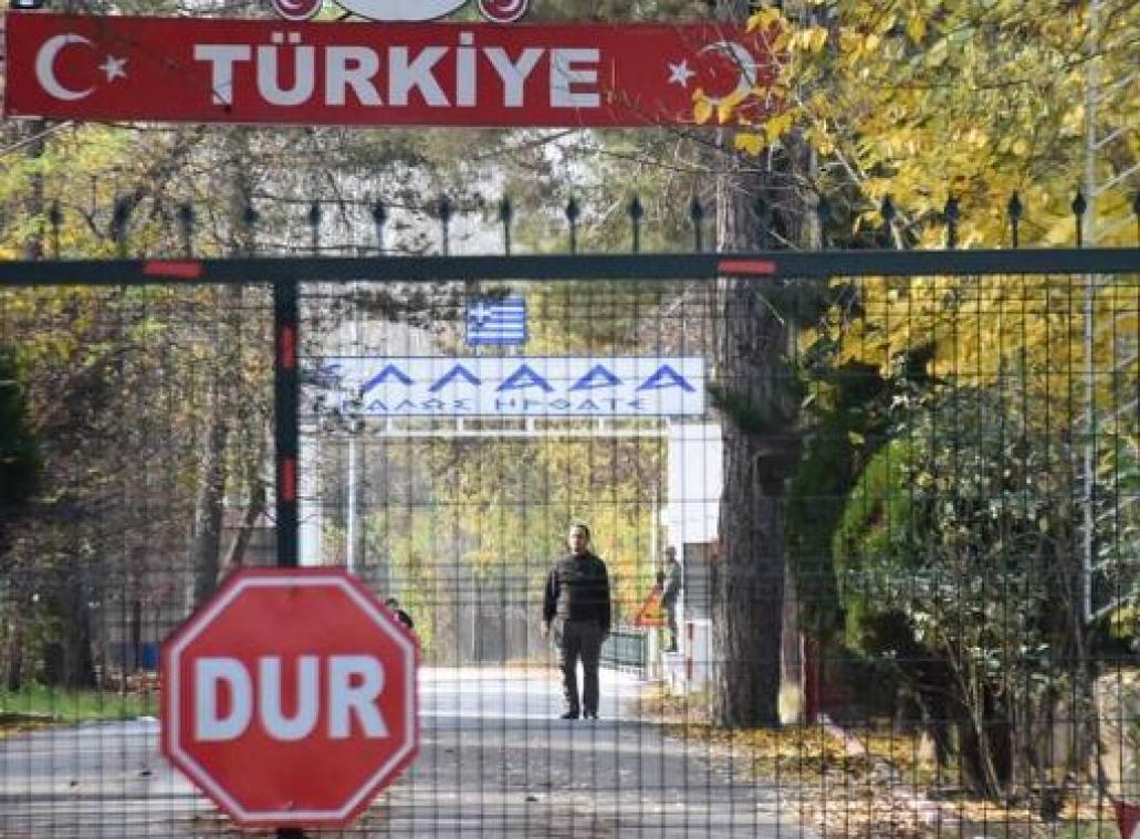 Turkije heeft mogelijke IS-aanhanger uitgewezen die vastzat aan Griekse grens