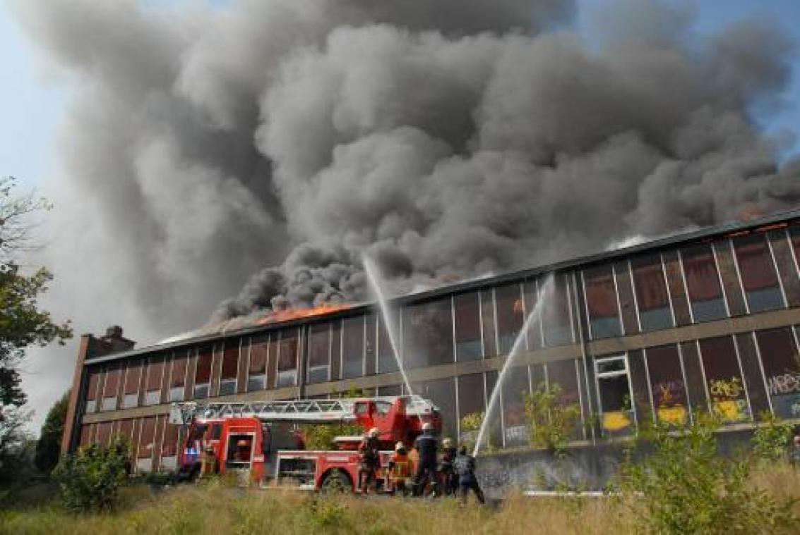 Nederlands bedrijf geïnteresseerd in recyclage onbruikbare Brusselse brandweerkledij