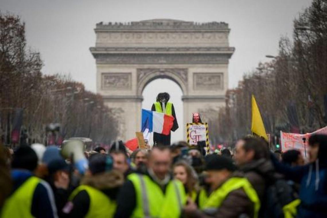 Gele hesjes verbannen van Champs-Elysées tijdens eigen verjaardag