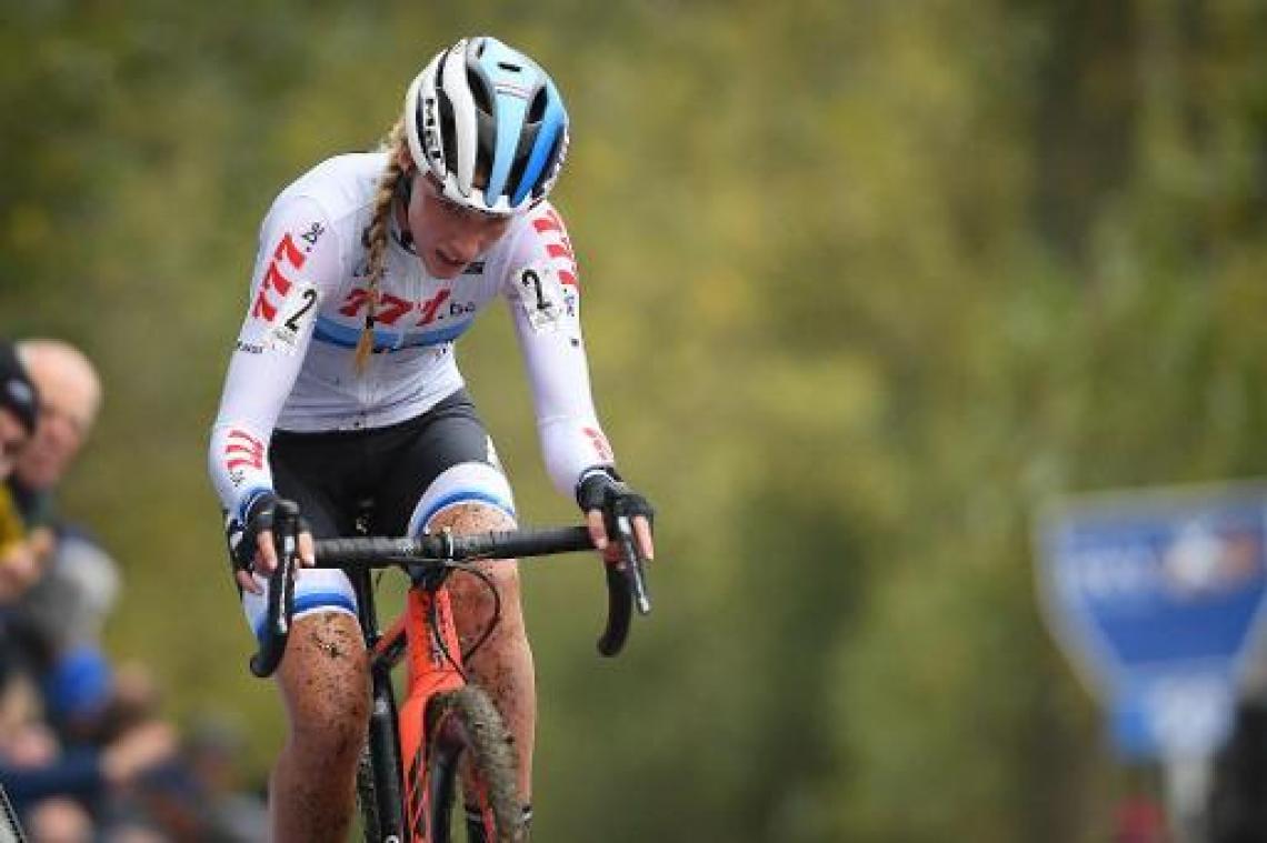 Annemarie Worst pakt de zege op WB veldrijden in Tabor