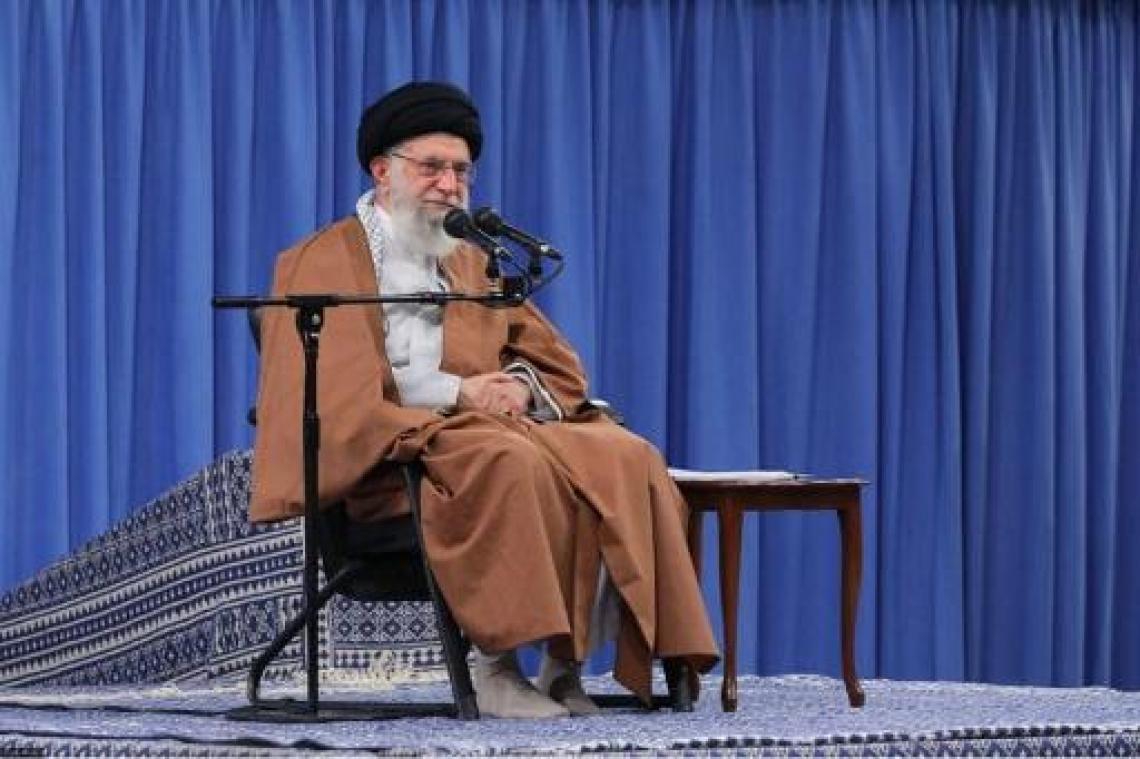 Protesten Iran - Ayatollah Ali Khamenei steunt beslissing om benzineprijzen te verhogen