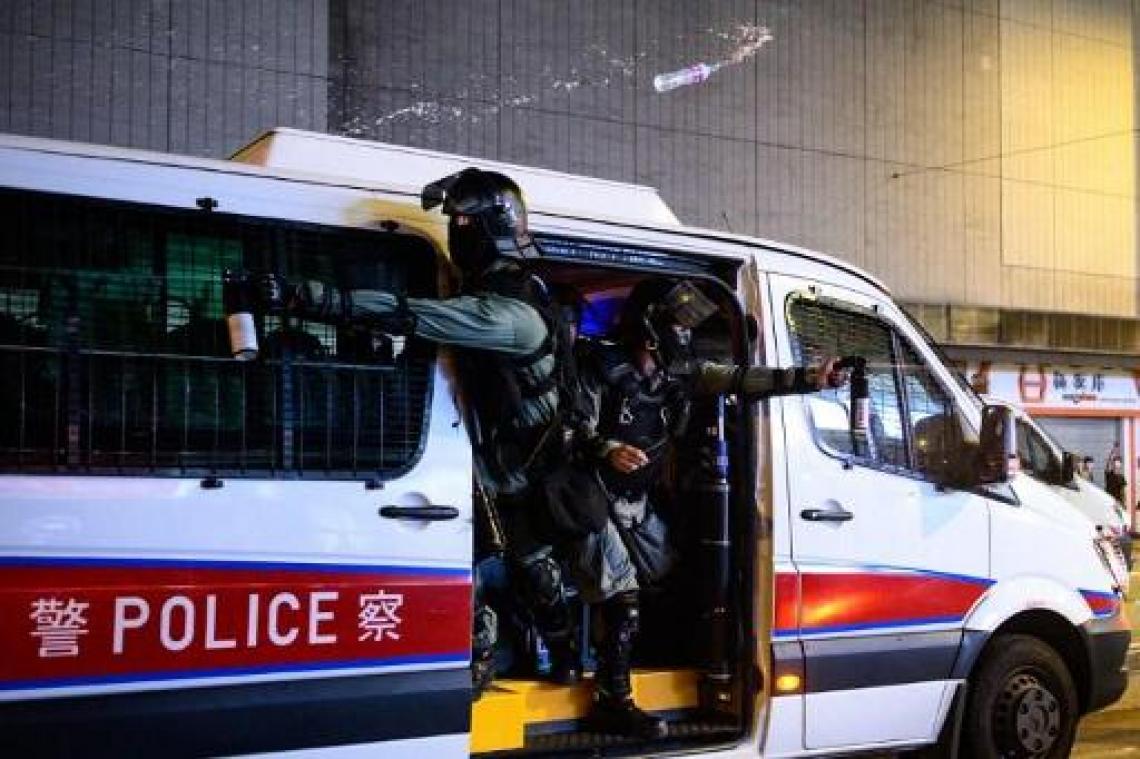 "Manifestanten op campus in Hongkong moeten zich overgeven indien ze vreedzame oplossing willen"