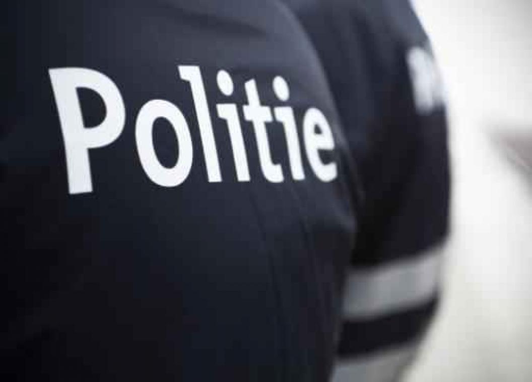 Brusselse agenten in uniform beroven buitenlanders