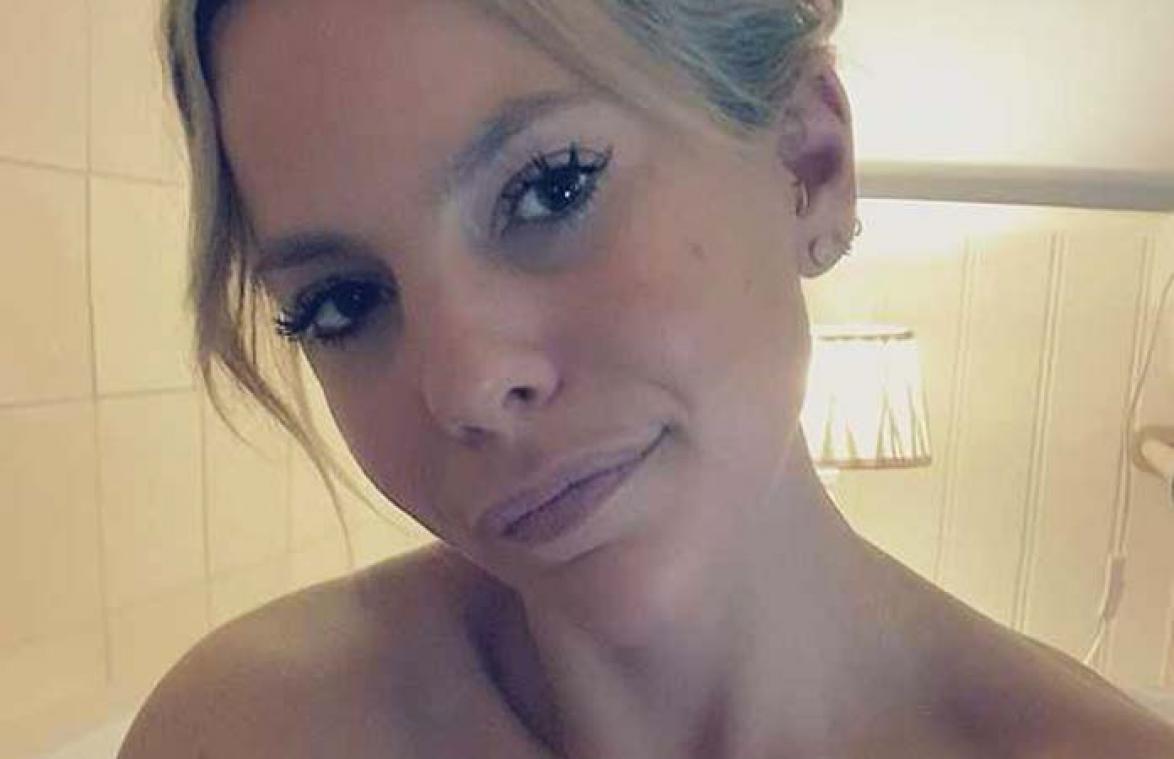 Eline De Munck deelt naaktfoto in bad, maar volgers wijzen haar op gevaarlijk detail