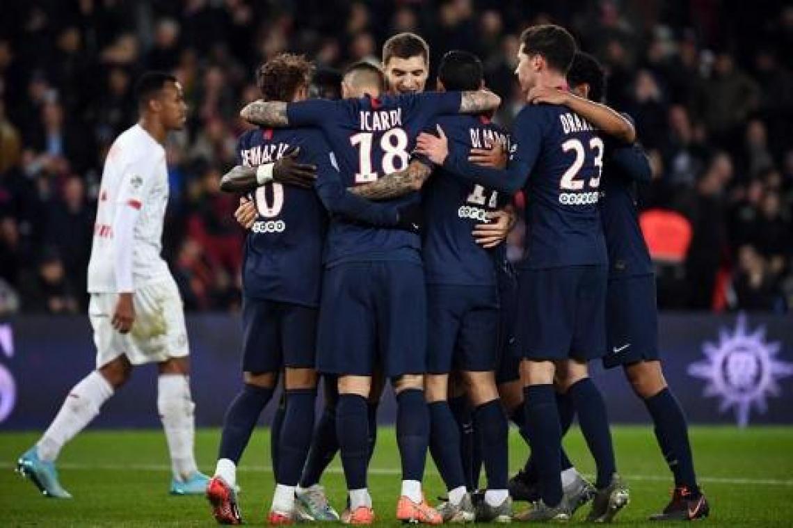 Belgen in het buitenland - PSG kent weinig moeite met Rijsel, Dortmund pakt laat punt tegen Paderborn