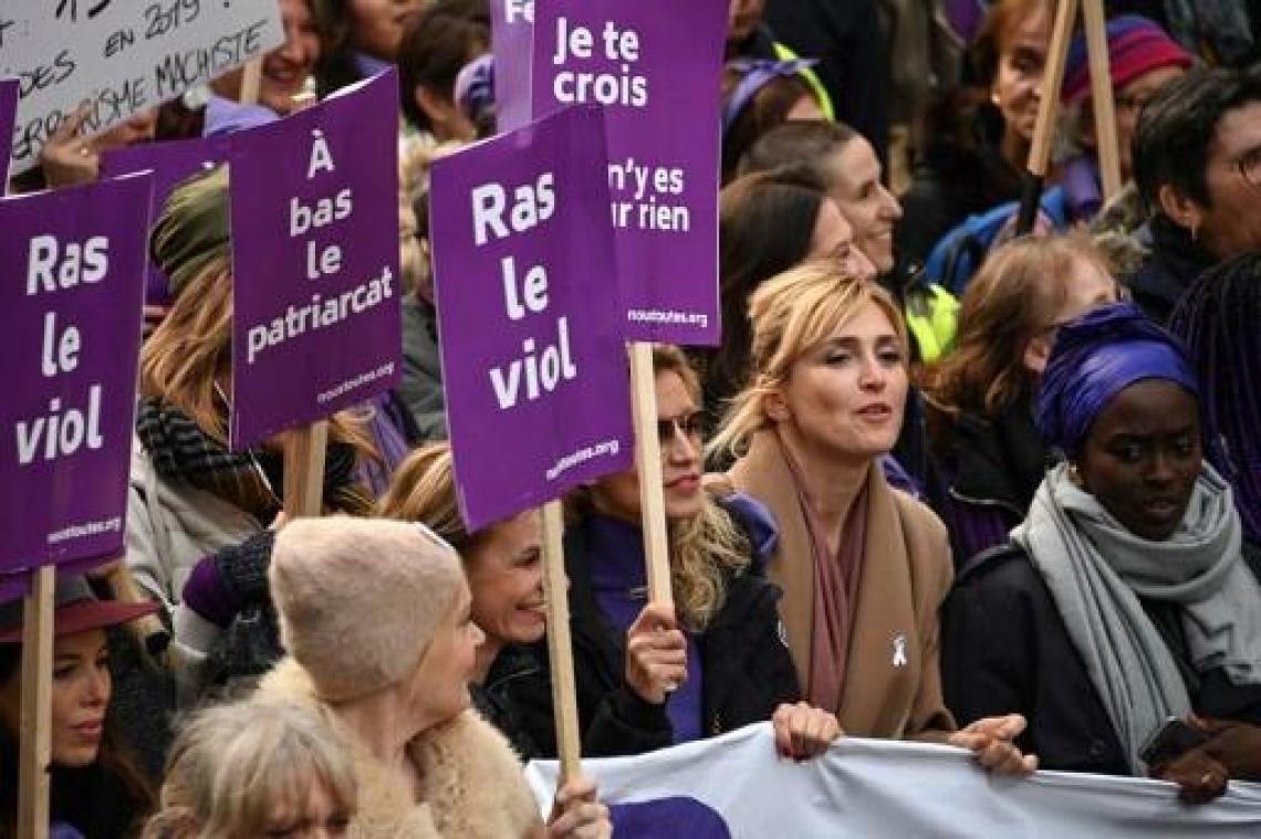 Bijna 50.000 Fransen betogen in Parijs tegen geweld op vrouwen