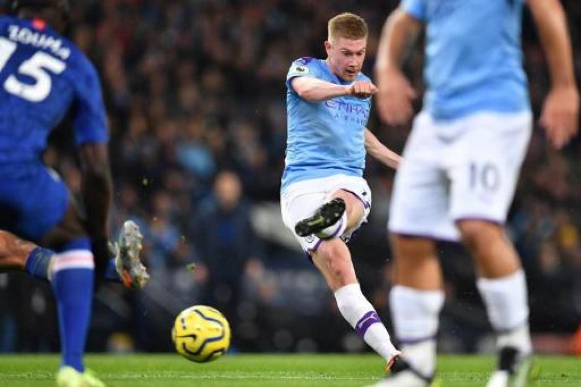 Belgen in het buitenland - Kevin De Bruyne helpt City met doelpunt aan belangrijke zege tegen Chelsea