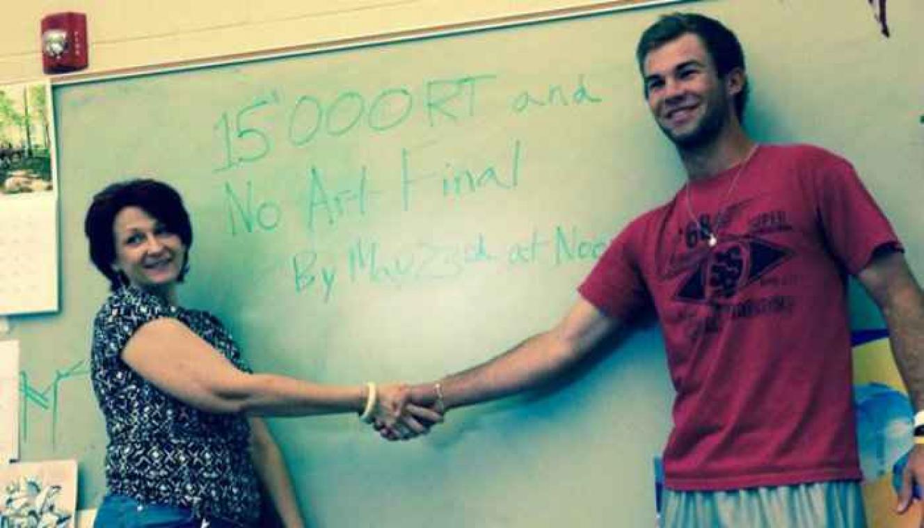 Student moet zijn examen niet afleggen als hij 15.000 retweets haalt
