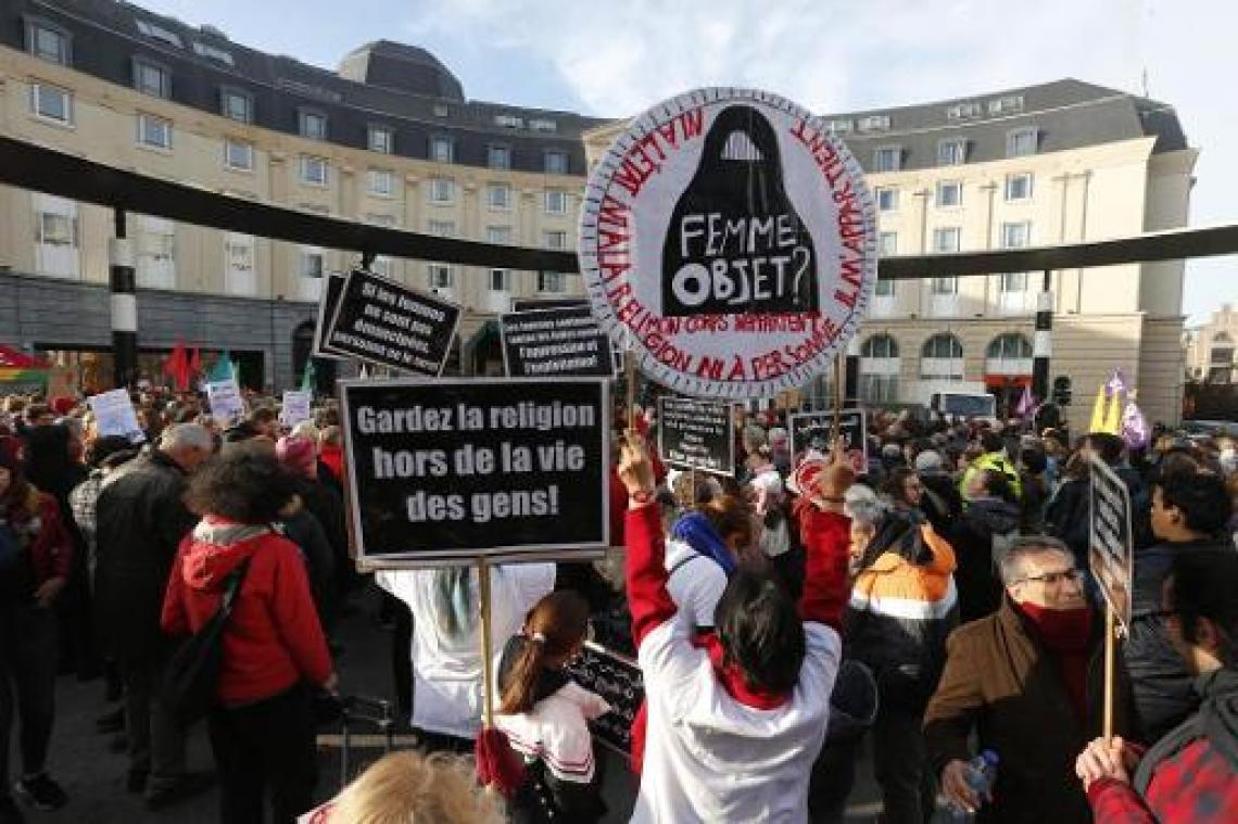Betoging tegen geweld tegen vrouwen trekt door Brussel