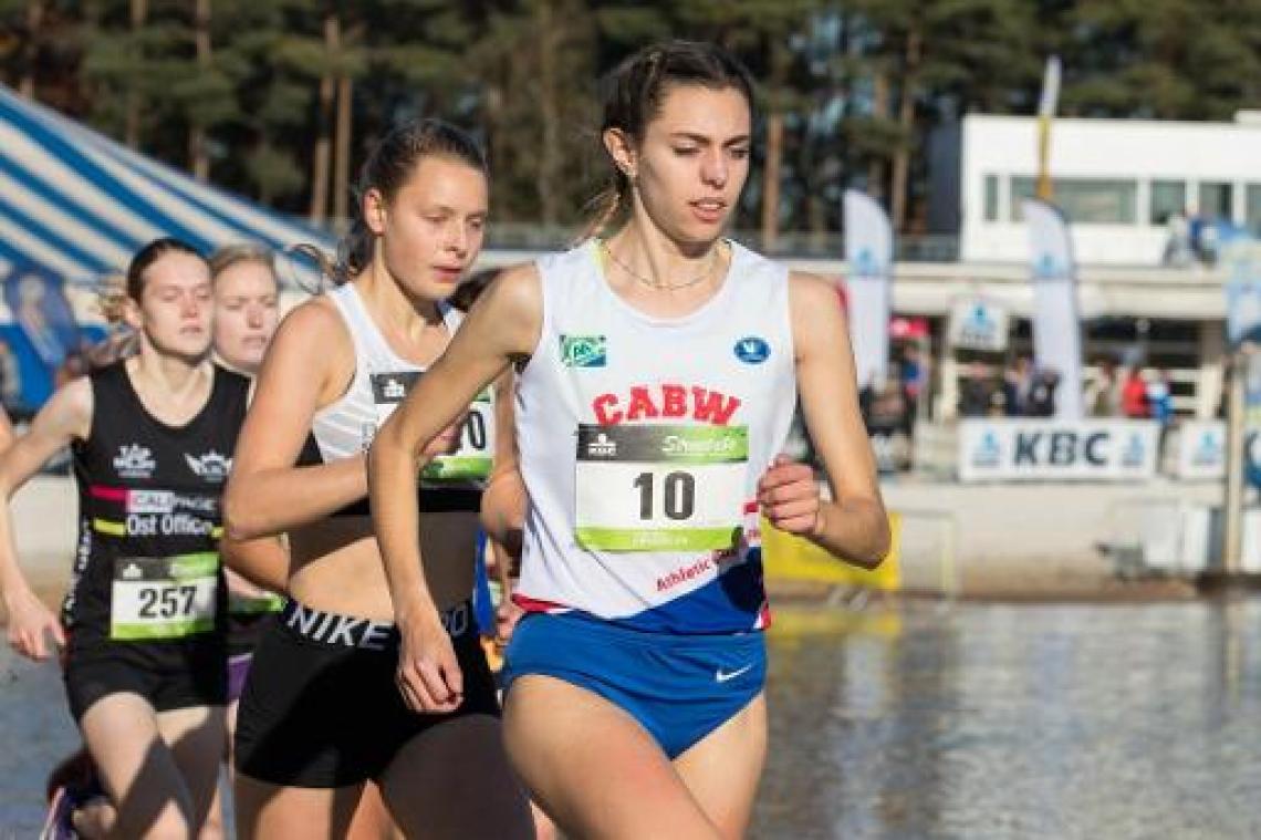CrossCup Roeselare: Vanessa Scaunet verrast favorieten in korte cross en mag naar EK