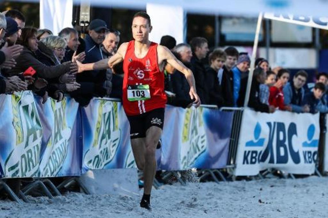 CrossCup Roeselare: Robin Hendrix is heer en meester in korte cross en mag met Eliott Crestan naar EK