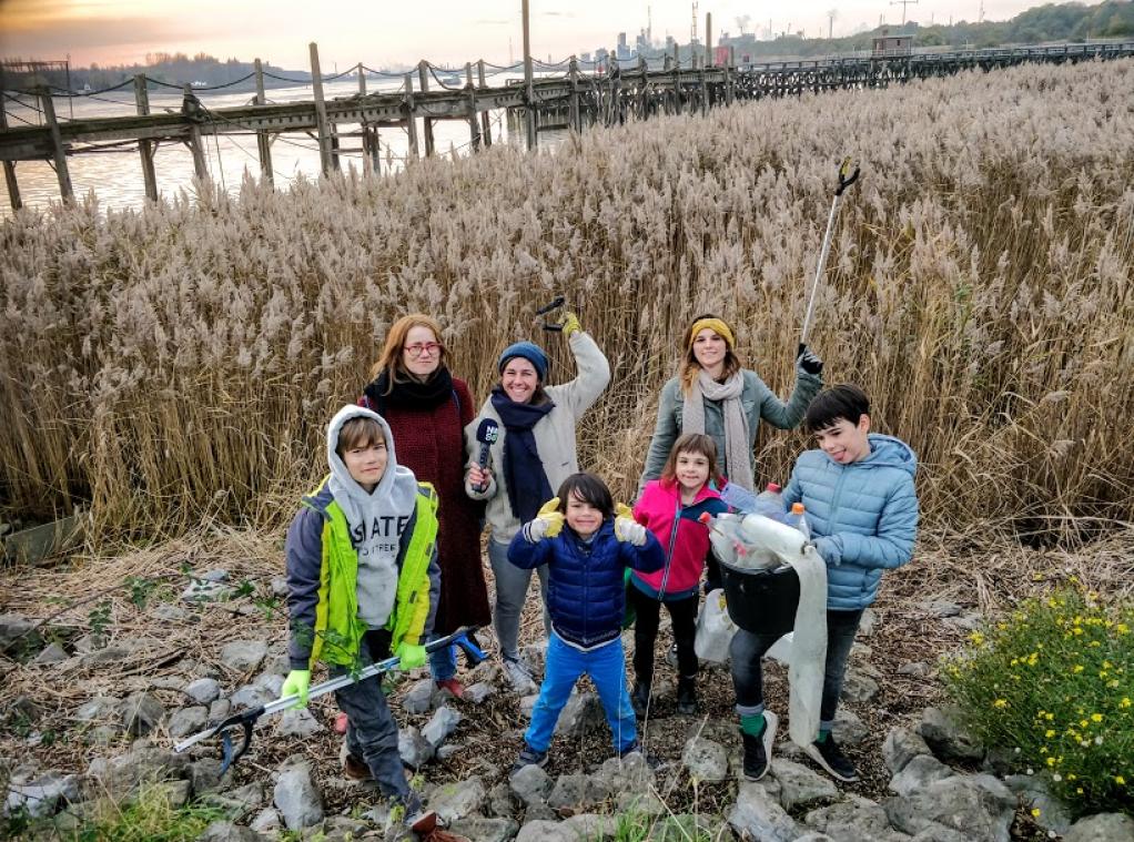 Hoe kinderen kunst leren maken met plastic afval uit Schelde