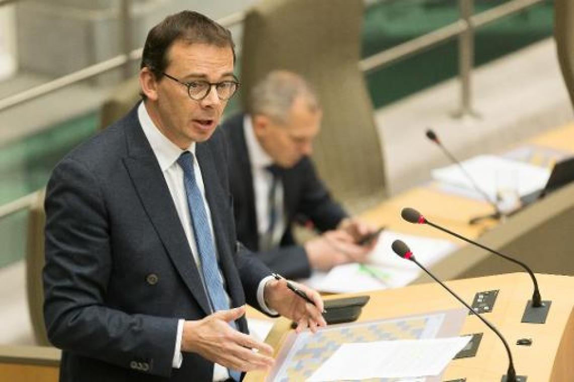 Beke verdedigt besparingen in sociale sector