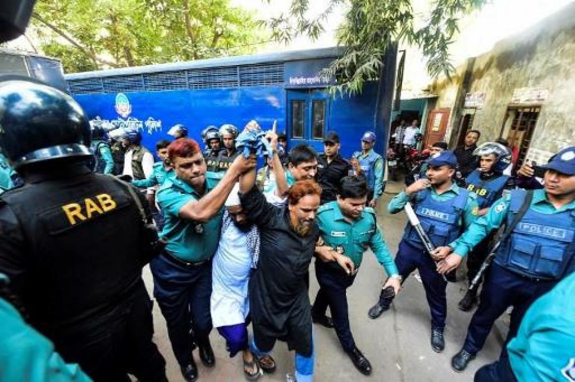 Zeven extremisten veroordeeld tot ophanging voor aanslag op café in Bangladesh