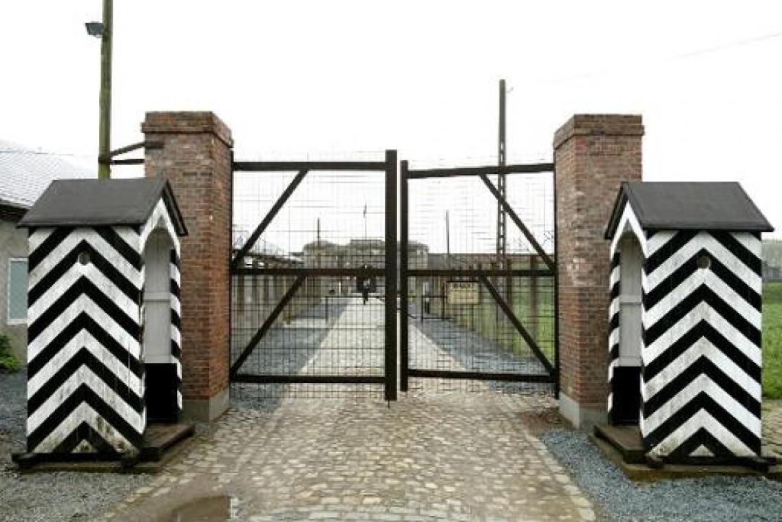 Gemeente Willebroek dient klacht in tegen man die Hitlergroet bracht in Fort van Breendonk
