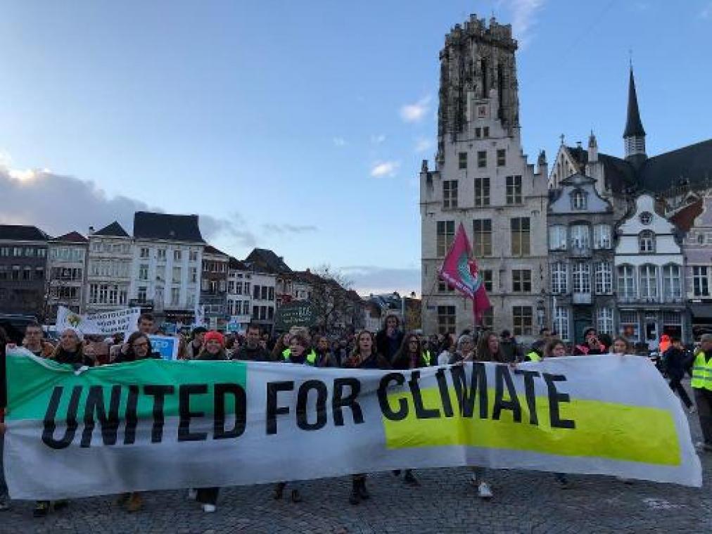 Meer dan 2.000 manifestanten vragen in 7 steden meer inspanningen voor het klimaat