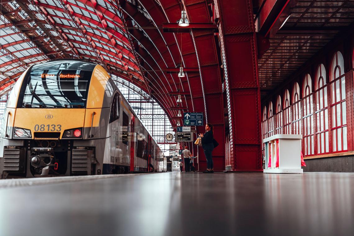 QR-codes voor het goede doel nemen zeven Belgische treinstations in