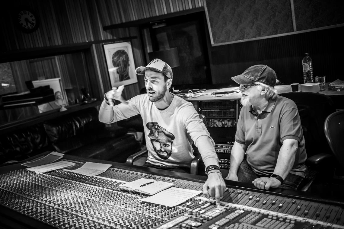 SOUNDCHECK. Guga Baúl zet opnieuw iedereen op het verkeerde been met Ongehoord'