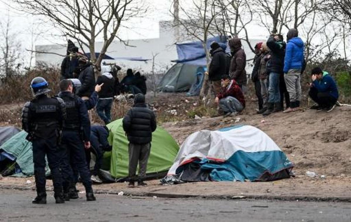 Franse ordediensten ontruimen vluchtelingenkamp nabij Calais