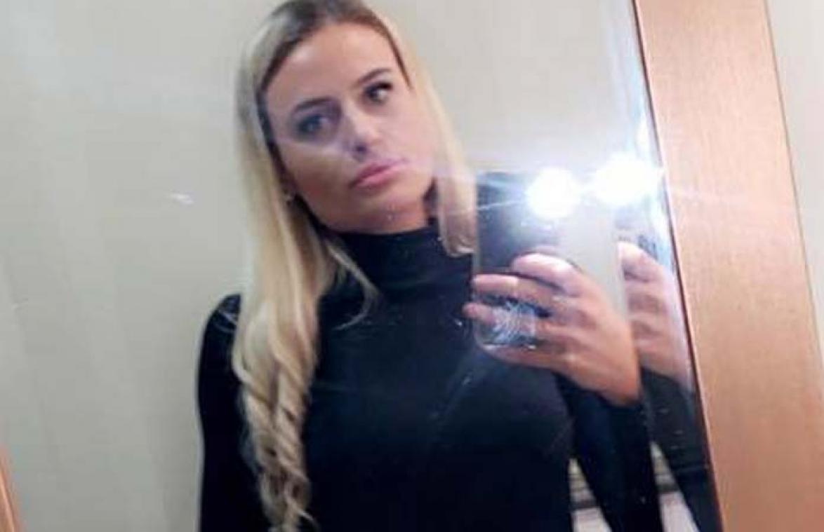 Vrouw ontdekt handige manier om haar haar te krullen zonder krultang