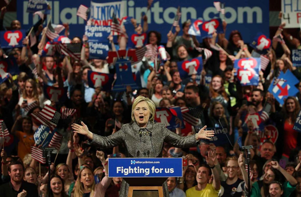 Koplopers Clinton en Trump verstevigen hun positie