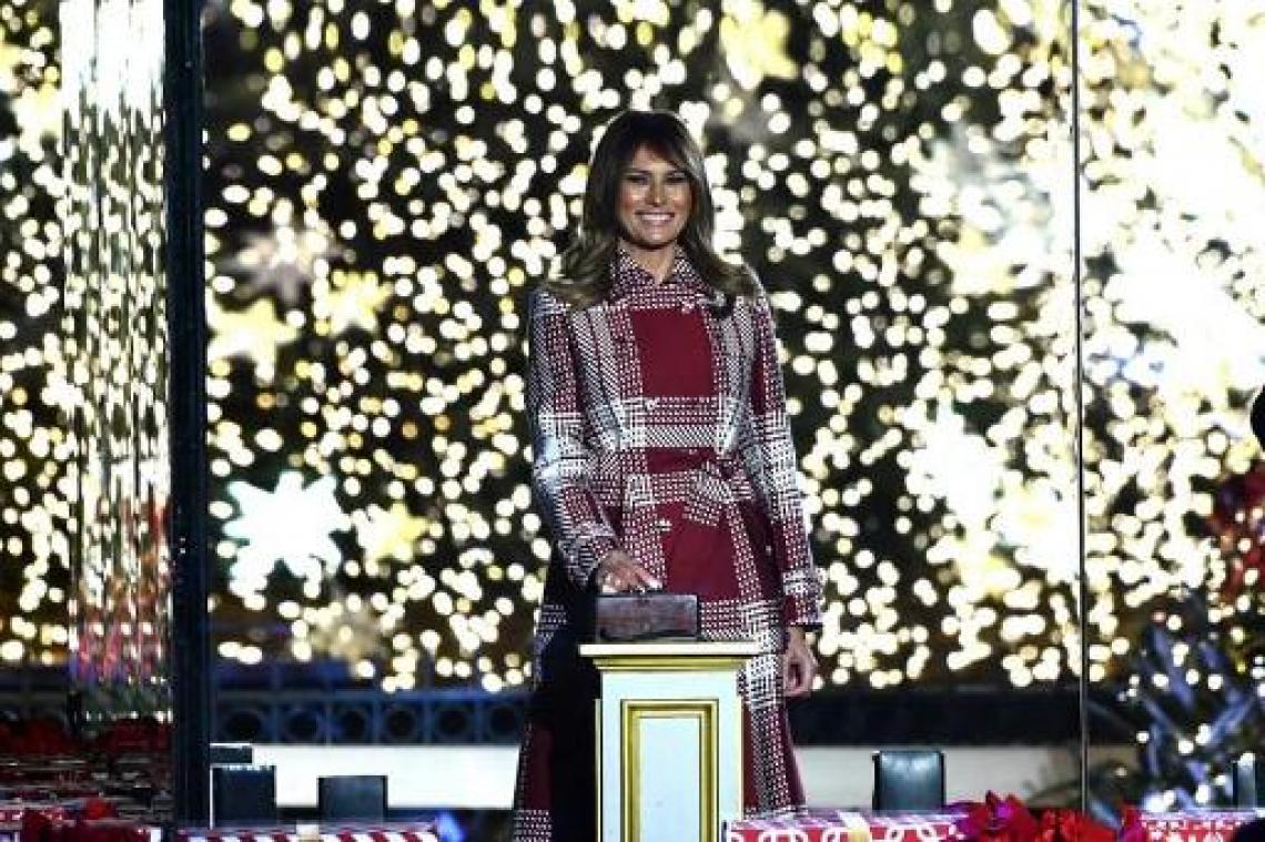 Melania Trump steekt lichtjes van Nationale Kerstboom aan