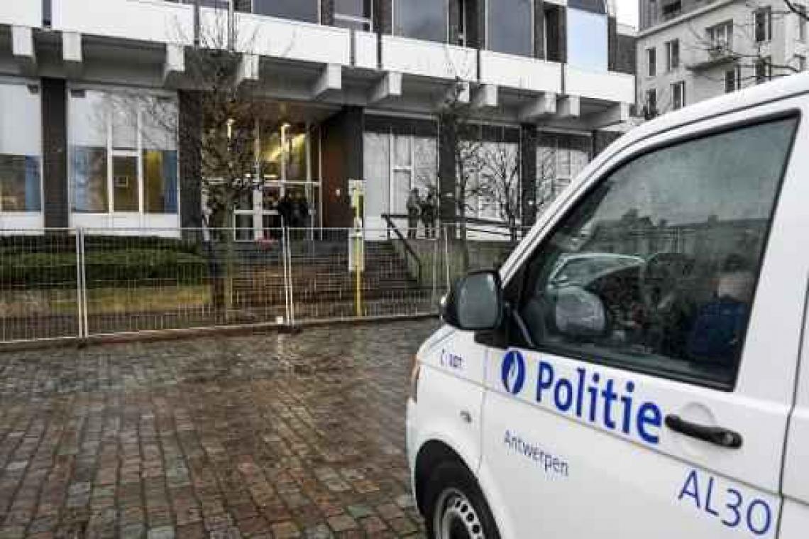 RVA onderzoekt: kregen terroristen stempelgeld in cel?