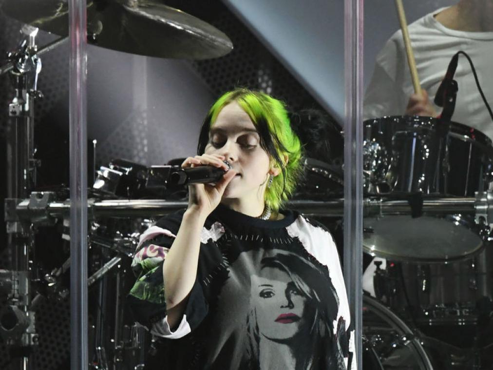 Fans van Billie Eilish en Lady Gaga kruisen de degens over 'vleesjurk'