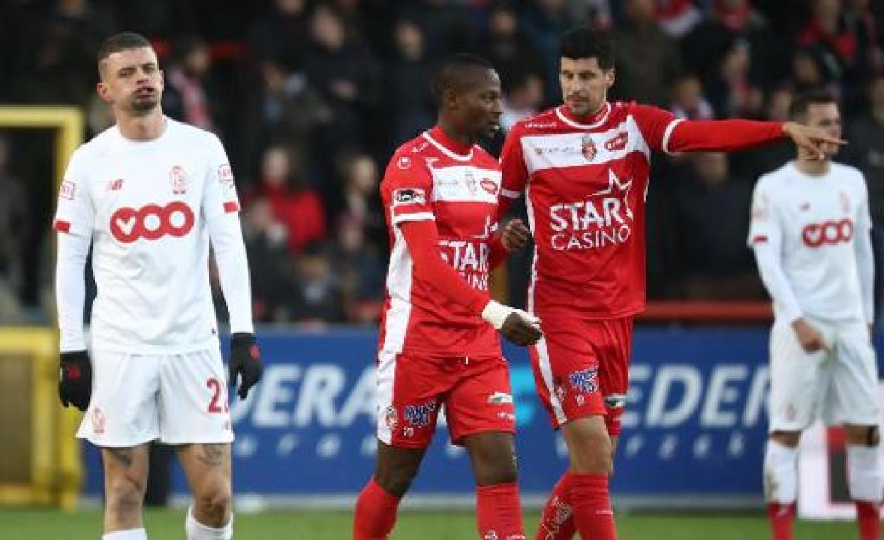 Negenkoppig Standard pakt in extremis punt in Moeskroen