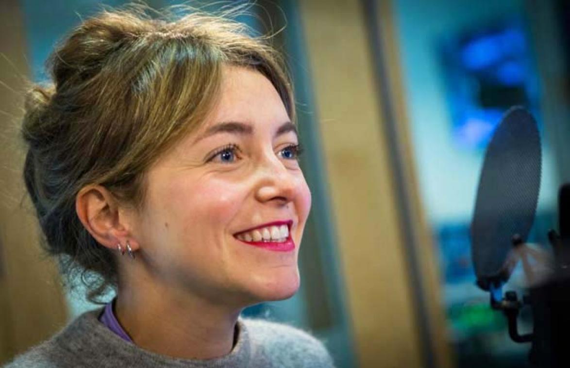 Actrice Evelien Bosmans deelt intiem kiekje: "Hoera aan de meest irritante flapdrol"