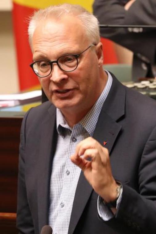 PVDA trekt met 100.000 handtekeningen en burgerwet voor hoger minimumpensioen naar Kamer