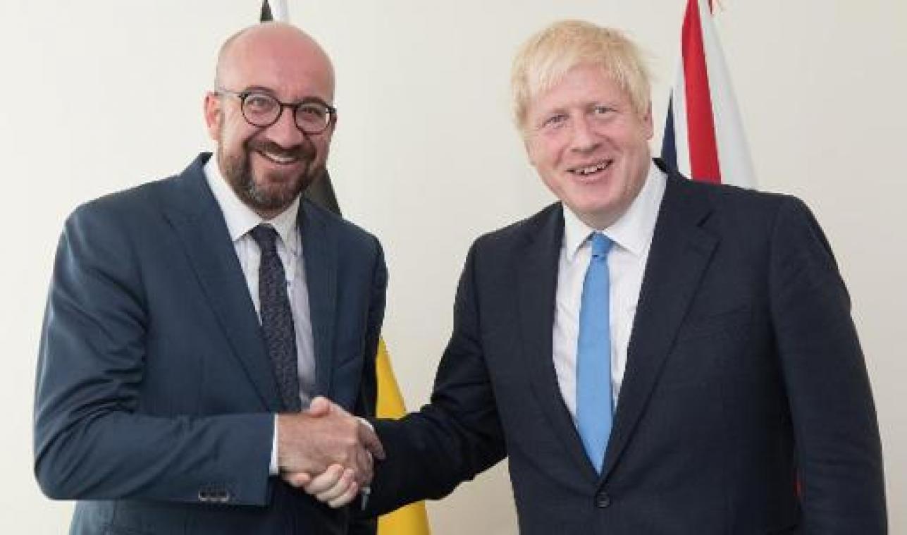 Boris Johnson laat zich op Europese top vervangen door... Charles Michel