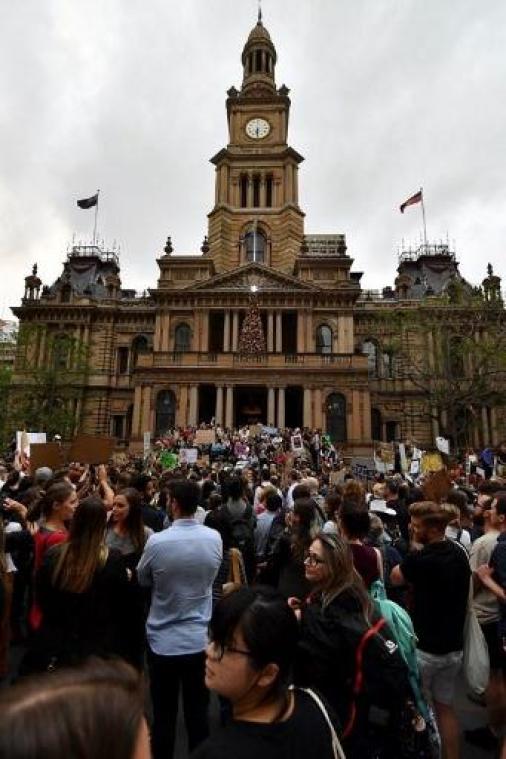 Duizenden mensen betogen in Sydney tegen klimaatverandering en aanhoudende luchtvervuiling