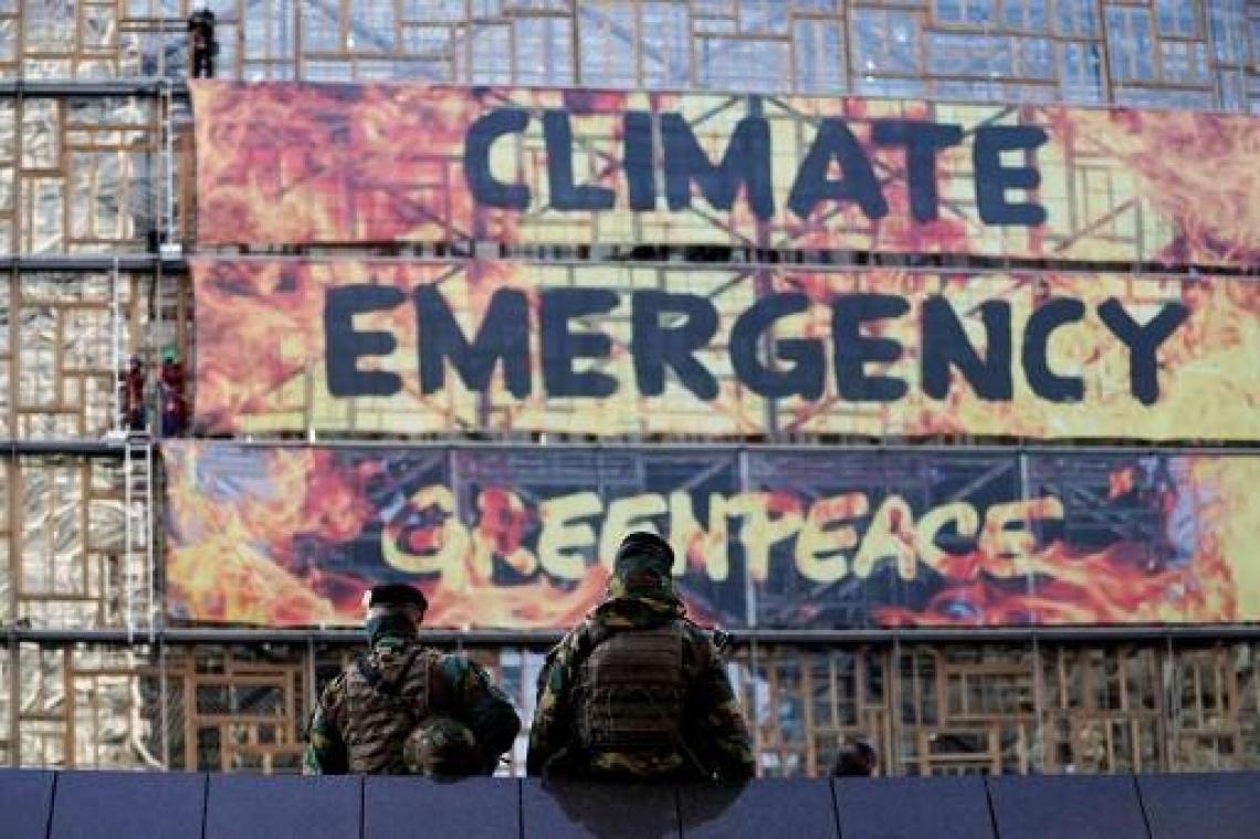Greenpeace zet gebouw Europese Raad in vuur en vlam