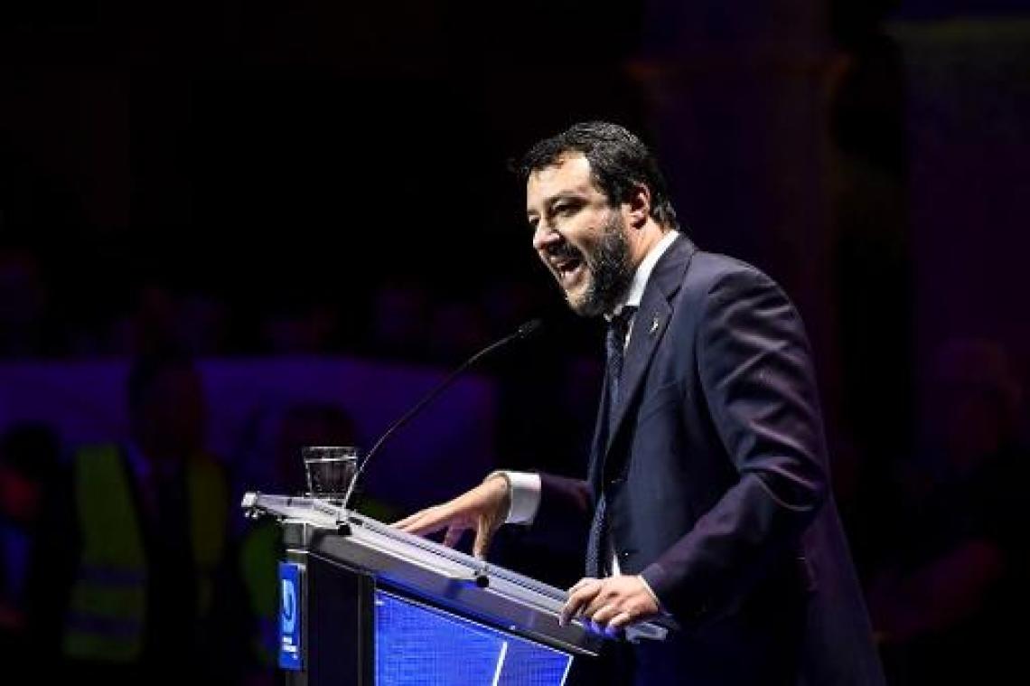 Onderzoek naar Salvini omdat die politie- en brandweervliegtuigen zou misbruikt hebben