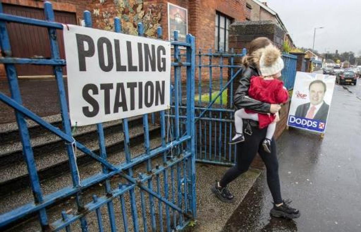 Pro-Britse unionisten lijden in Noord-Ierland nederlaag tegen Ierse nationalisten