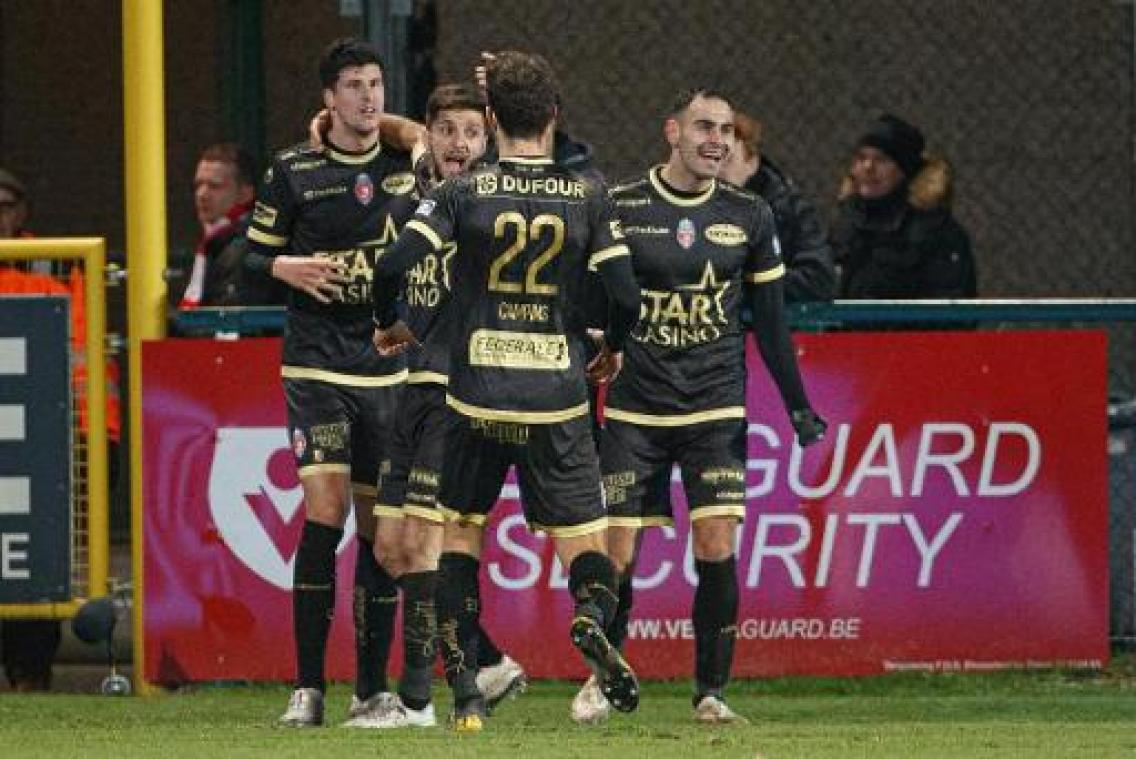 Jupiler Pro League - Moeskroen wint burenduel en duwt Kortrijk nog wat dieper in de put
