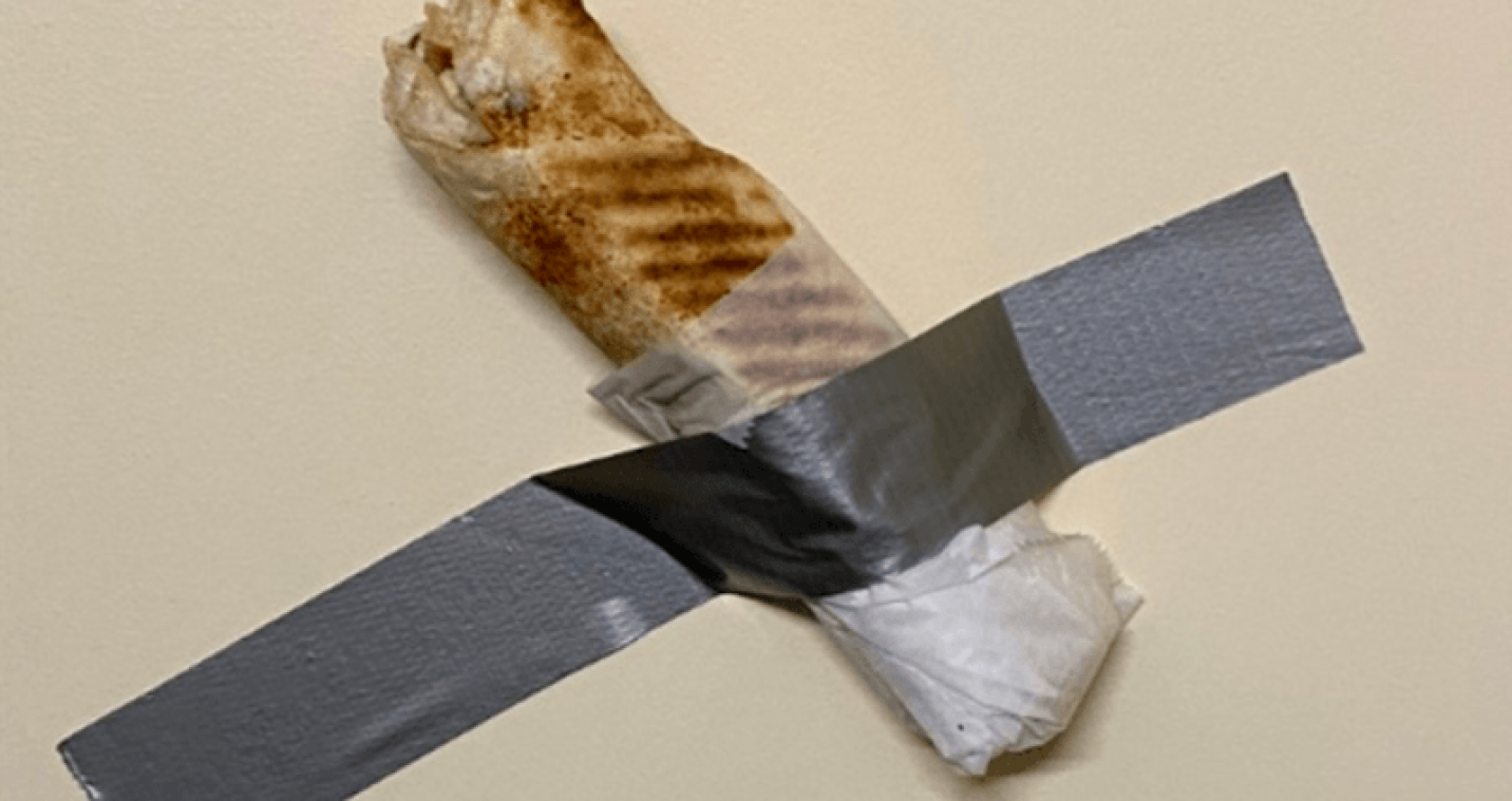 Beter dan bananenkunst: shoarmarol aan de muur