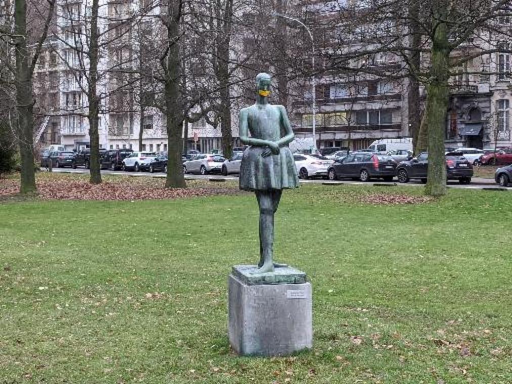 Studenten houden in enkele steden stickeractie tegen Vlaamse besparingen