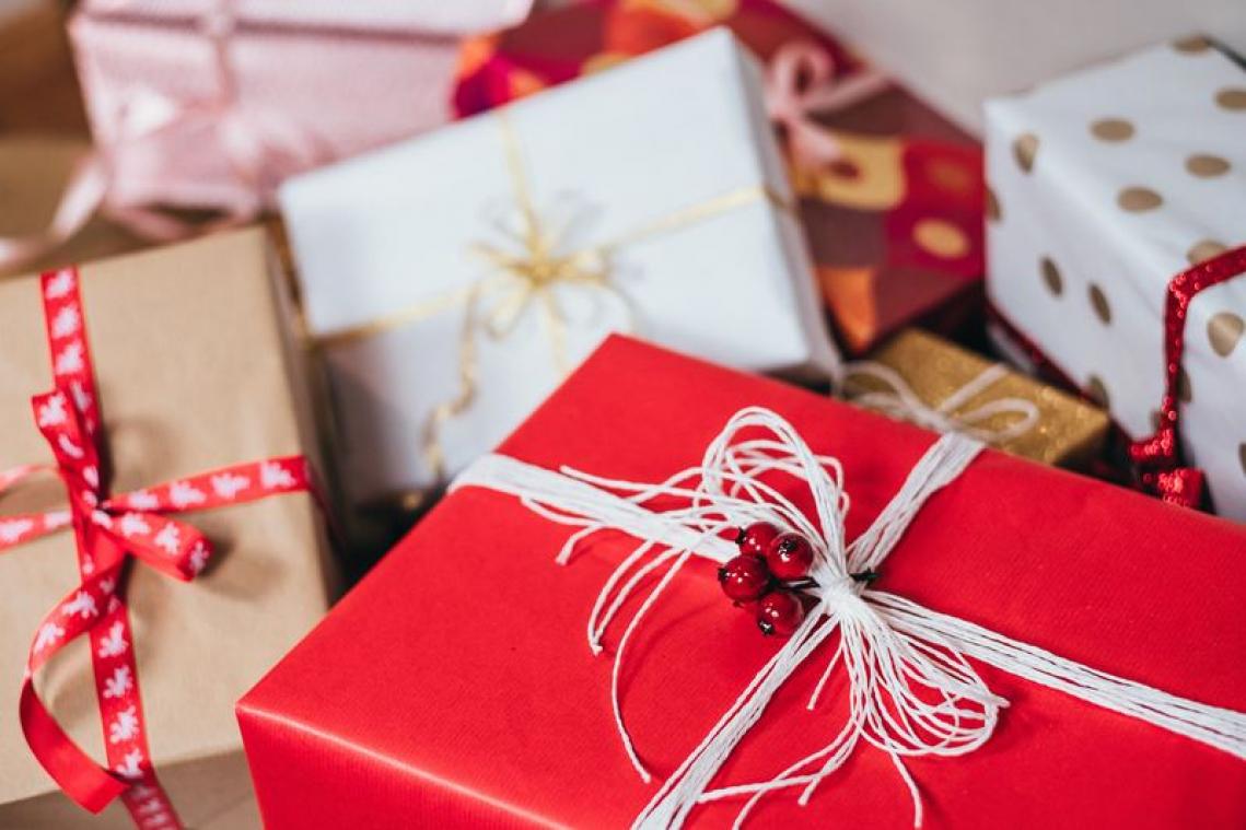 Bespaar tijd en papier bij het inpakken van je kerstcadeaus met deze viraal gegane techniek