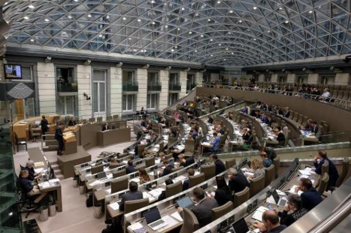 Nog niet zeker dat Vlaams Parlement morgen stemt over loonsverlaging