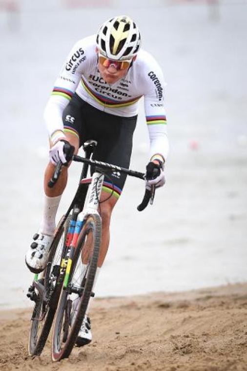 Van der Poel pakt de zege na spektakelstuk in Namen