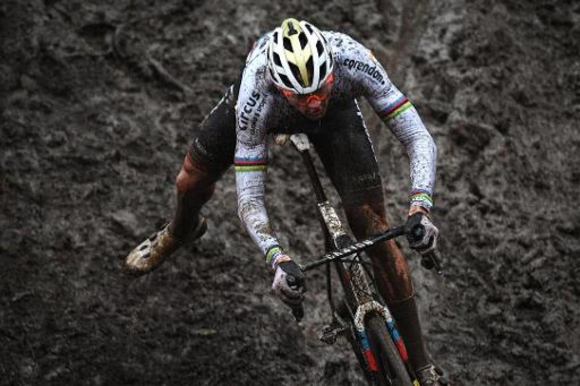 WB veldrijden Namen - Van der Poel moest tot het uiterste gaan voor de zege: "Leuk om te winnen na zo'n duel"